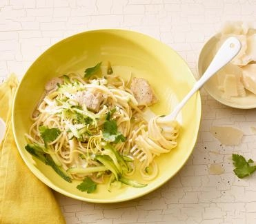 201610 pasta mit poulet und zuccheti an zitronenesauce